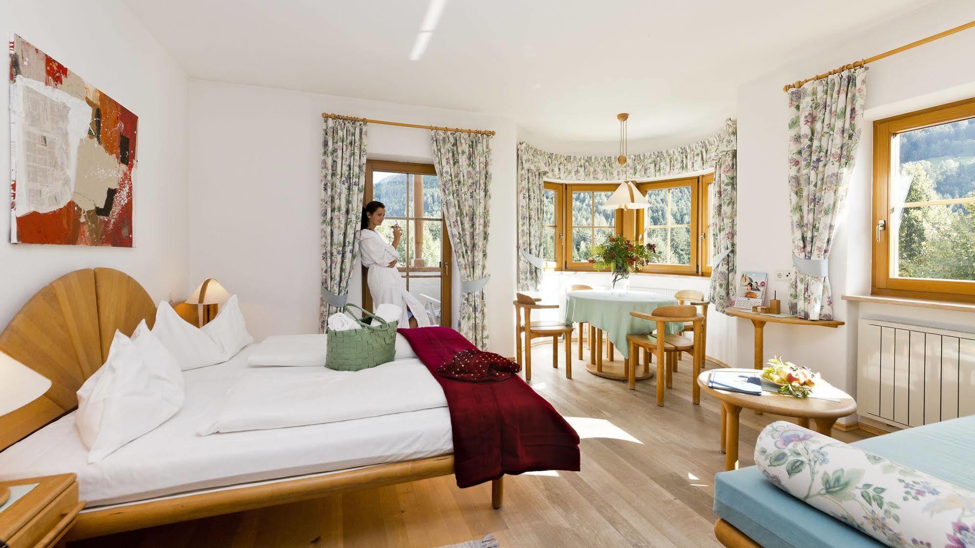 Taubers Bio Vitalhotel Chienes Kültér fotó
