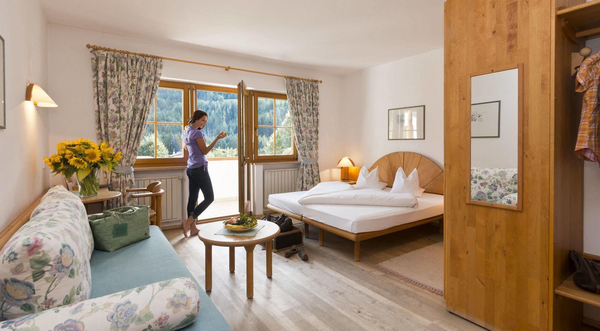 Taubers Bio Vitalhotel Chienes Kültér fotó