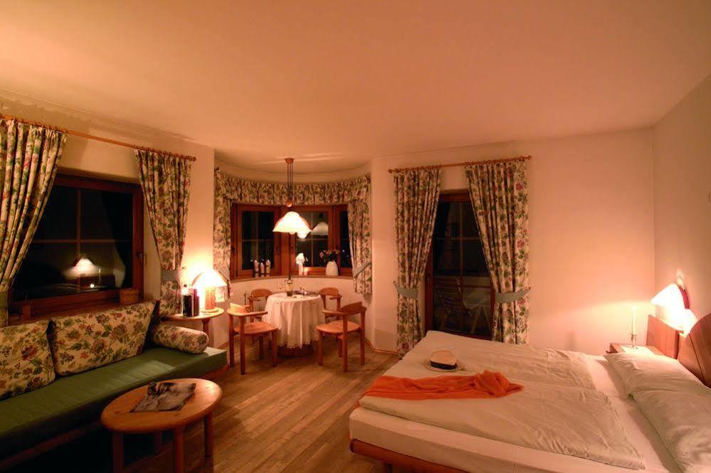 Taubers Bio Vitalhotel Chienes Kültér fotó